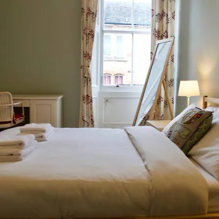 2 Bedroom Flat Near Centre شقة إدنبرة