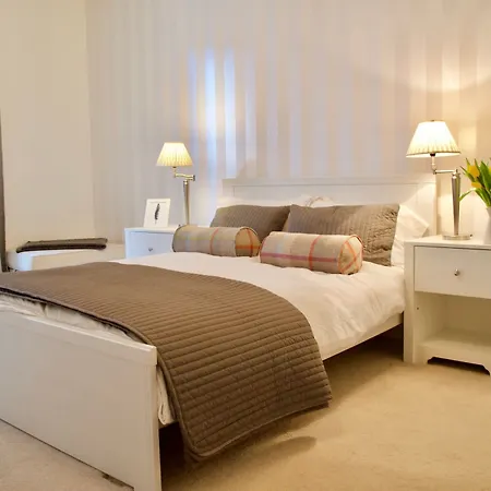 2 Bedroom Garden Flat In Bruntsfield Apartment