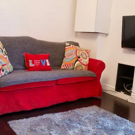2 Bedroom Flat Near Centre Edinburgh