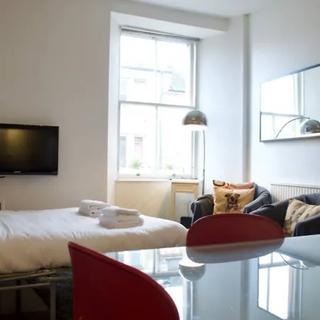 2 Bedroom Flat Near Centre شقة إدنبرة