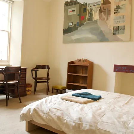 3 Bedroom Flat * Edinburgh