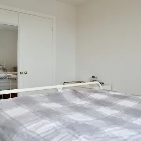 2 Bedroom Flat In * Edinburgh