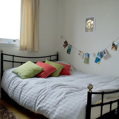 2 Bedroom Flat In Apartment *