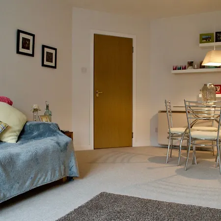 Apartment 2 Bedroom Flat In