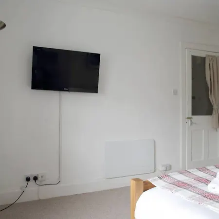 2 Bedroom Flat In