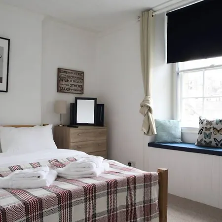 2 Bedroom Flat In *