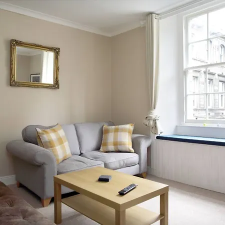 2 Bedroom Flat In 公寓 *