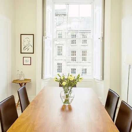 Elegant Apartment Edinburgh