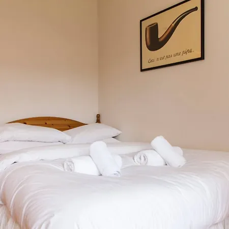 1 Bedroom Near New Town Apartment