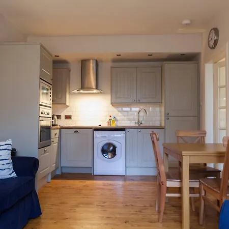 1 Bedroom Near New Town Apartment *