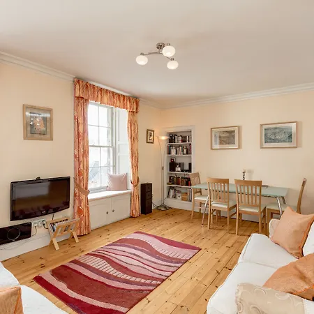 Silver Lining - Mile Apartment