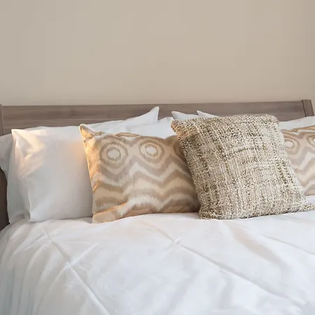 Silver Lining - Mile Apartment *