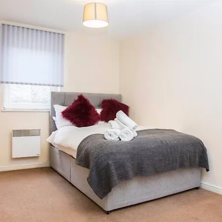 Apartment 2 Bedroom With Parking Sleeps 5 *