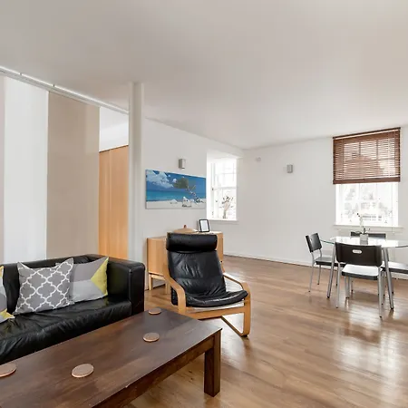 Silver Lining - Mile Apartment Edinburgh