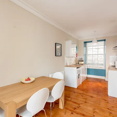 Silver Lining - Mile Apartment *