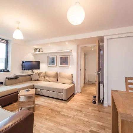 2 Bedroom Off Royal Mile Apartment Edinburgh