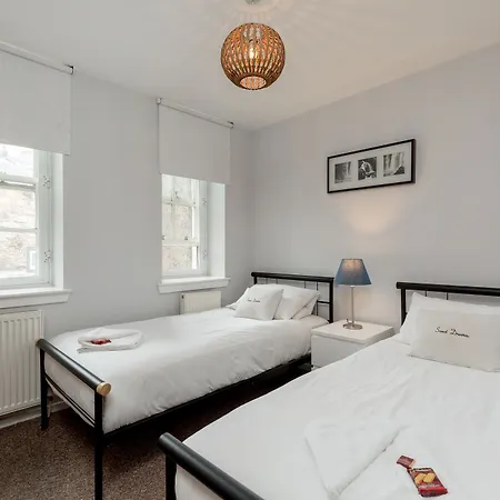 Silver Lining - Mile Apartment