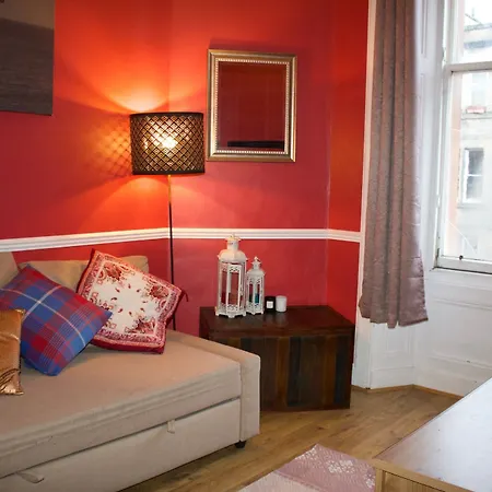 1 Bedroom Flat Off Leith Walk Apartment