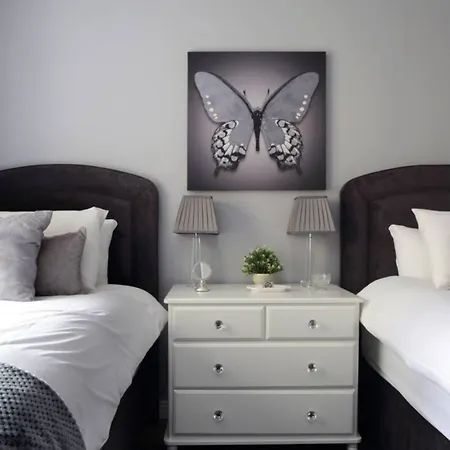 2 Bedroom Flat With Garage Parking