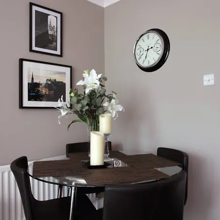 2 Bedroom Flat With Garage Parking Apartamento Edimburgo