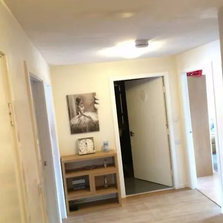 3 Bedroom Flat Near Centre With Parking Edinburgh