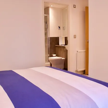 Cosy 2-br Flat In Popular Broughton - Sleeps 4 *