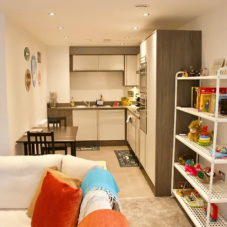 Cosy 2-br Flat In Popular Broughton - Sleeps 4