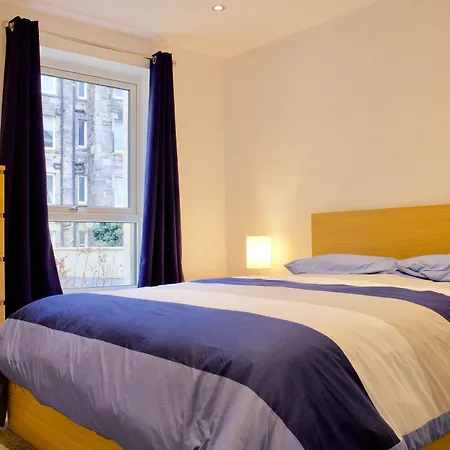 Cosy 2-br Flat In Popular Broughton - Sleeps 4 Apartment *