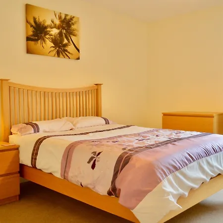 2 Bedroom Flat In Appartamento *