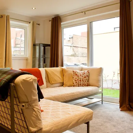 Cosy 2-br Flat In Popular Broughton - Sleeps 4 Apartment