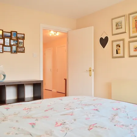 2 Bedroom Flat In