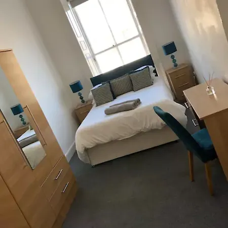 3 Bedroom Flat * Edinburgh