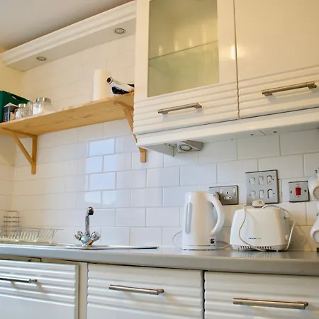 2 Bedroom Leith Sleeps 4