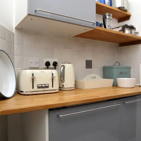 2 Bedroom Flat In New Town *