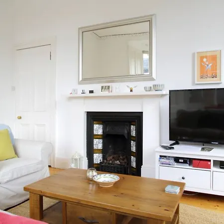 2 Bedroom Flat In New Town * إدنبرة