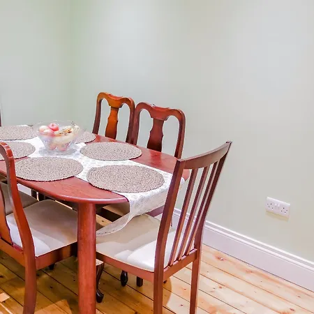 2 Bedroom Flat On Leith Walk Edimburgo