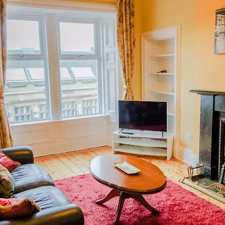 2 Bedroom Flat On Leith Walk * Edimburgo