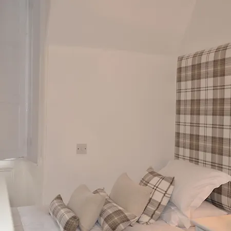 Отель Edinburgh37 Эдинбург