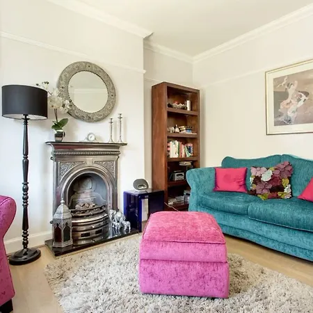 2 Bedroom Flat With Garden Apartment