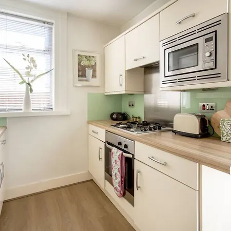 2 Bedroom Flat With Garden Edinburgh