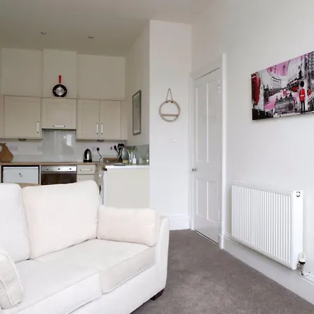 Apartment 1 Bedroom In Edinburgh's New Town