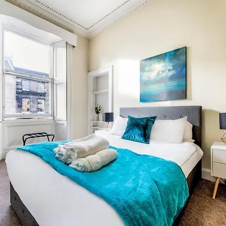 3 Bed Stylish & Spacious Georgian City Centre * 爱丁堡