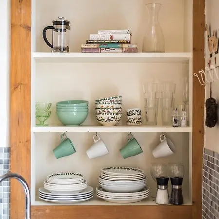 Spacious & Unique 1 Bed With Wifi