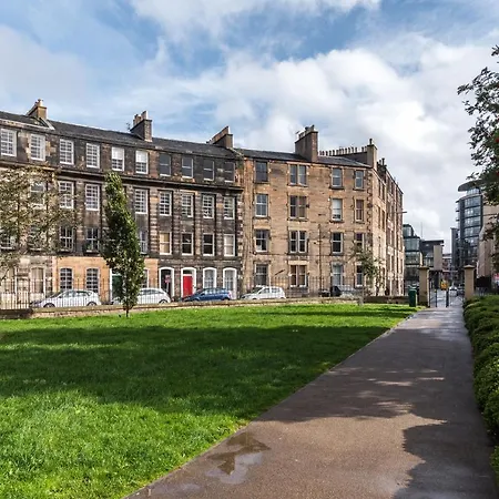 Spacious & Unique 1 Bed With Wifi