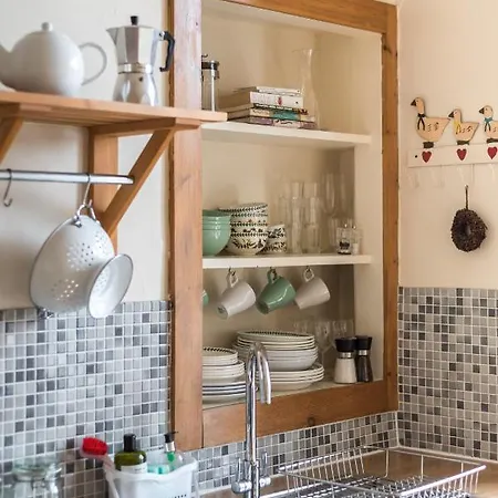 Spacious & Unique 1 Bed With Wifi Apartment *