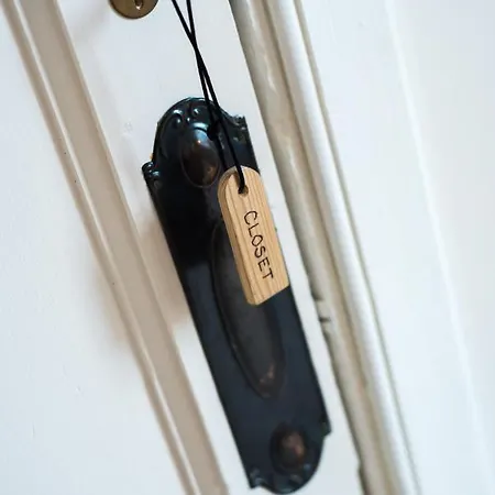 Spacious & Unique 1 Bed With Wifi