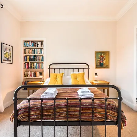 Spacious & Unique 1 Bed With Wifi *