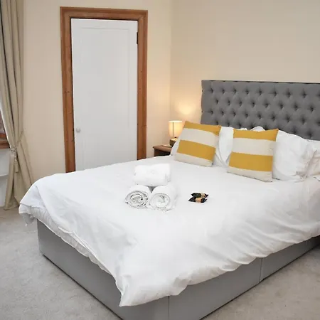 East Claremont - Beautiful 2br In شقة *