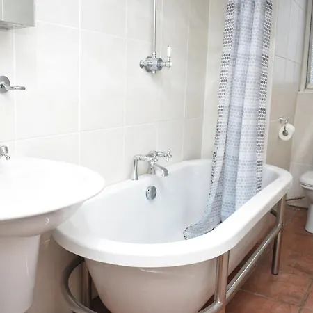 East Claremont - Beautiful 2br In Edynburg