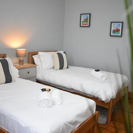 East Claremont - Beautiful 2br In Apartament